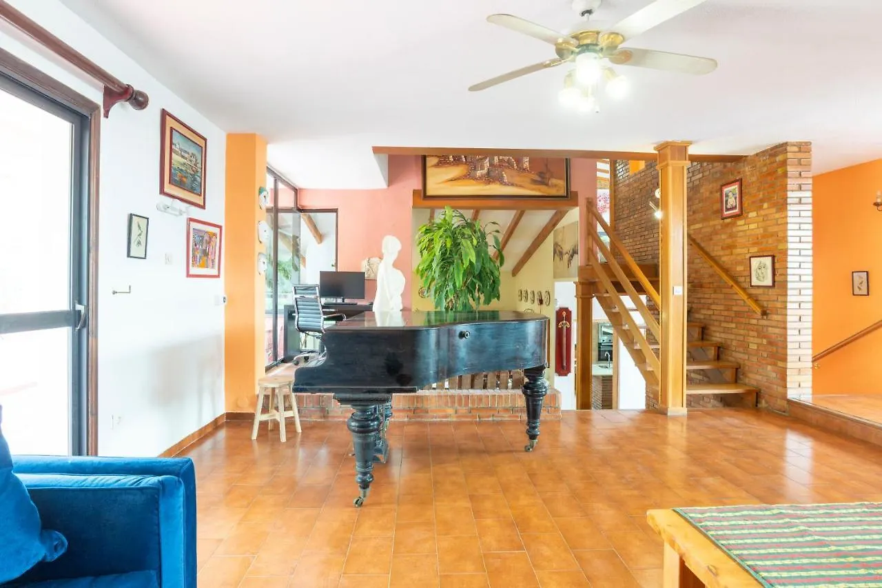 Villa Trinacria 미하스 펜션